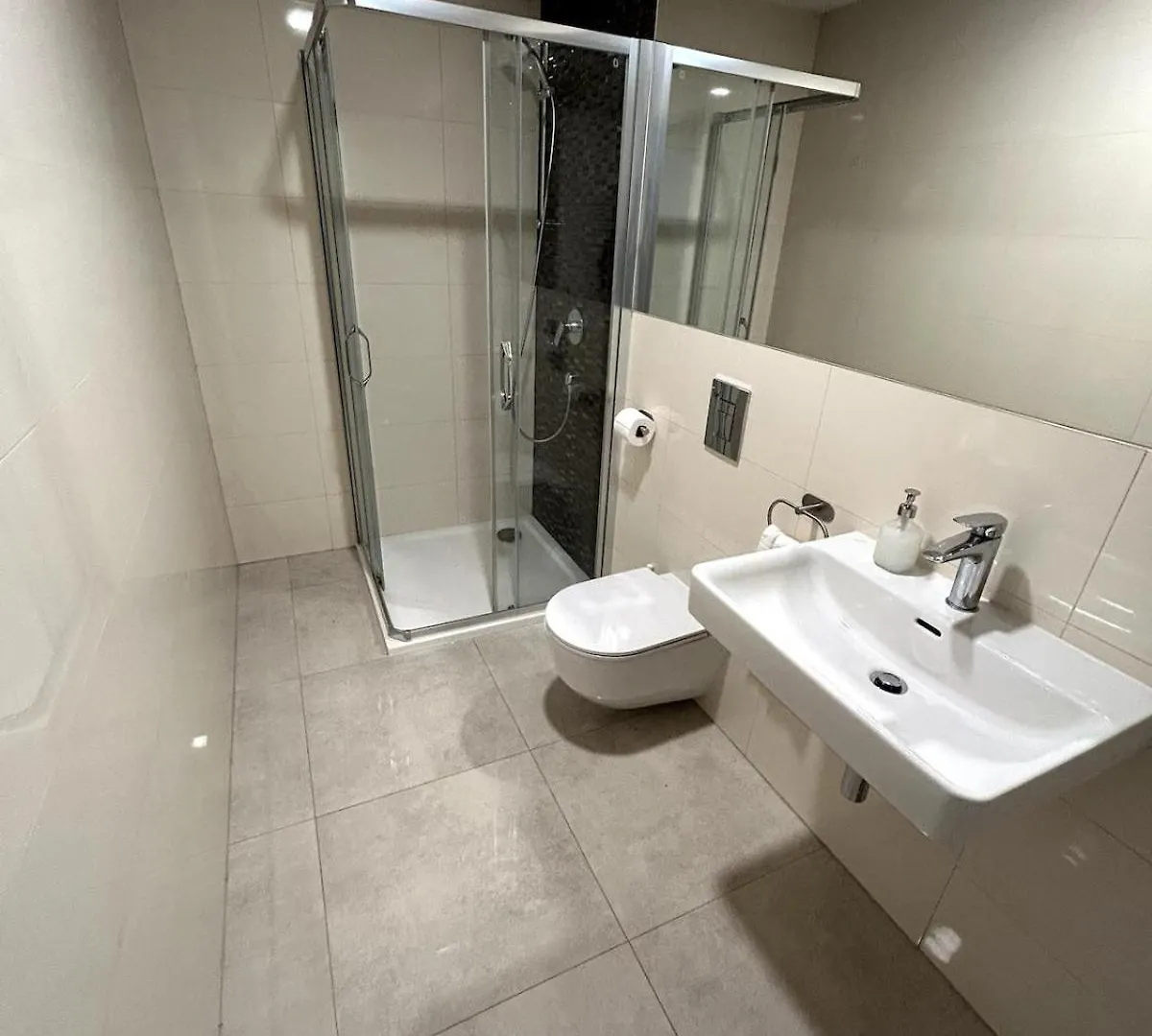 Beautiful Apartment By Stromovka Park Praga