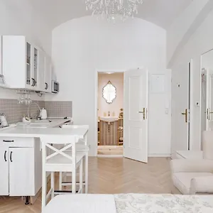 Apartmán With The Lions, Praha